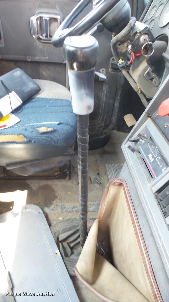 image for item DB3285 1995 Mack CH613 semi truck