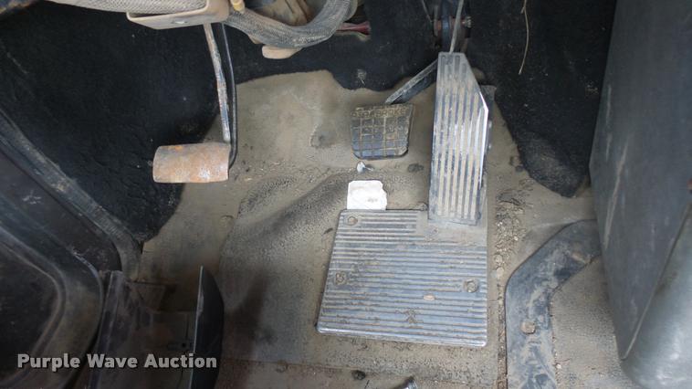 image for item DB3285 1995 Mack CH613 semi truck