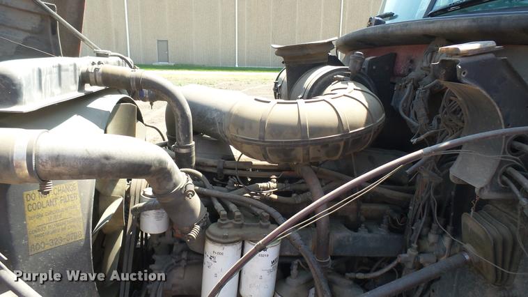 image for item DB3285 1995 Mack CH613 semi truck