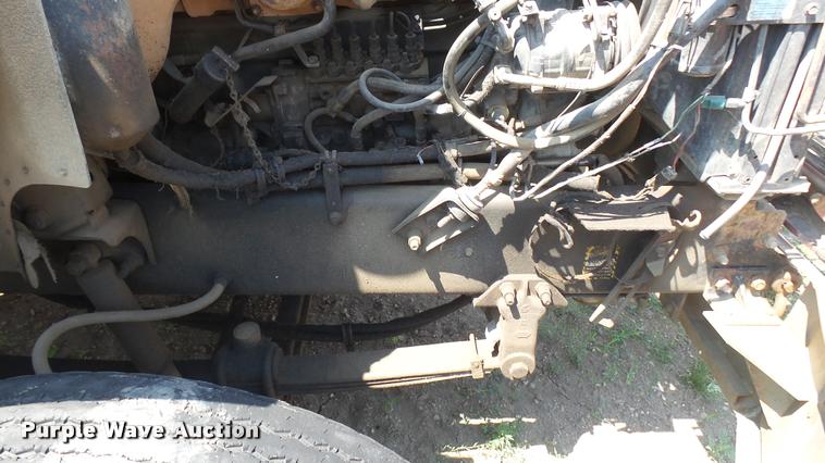 image for item DB3285 1995 Mack CH613 semi truck