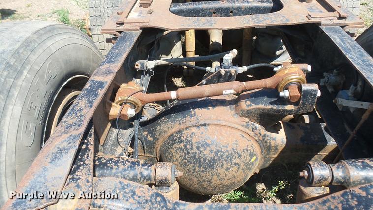 image for item DB3285 1995 Mack CH613 semi truck