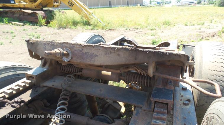 image for item DB3285 1995 Mack CH613 semi truck