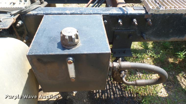 image for item DB3285 1995 Mack CH613 semi truck