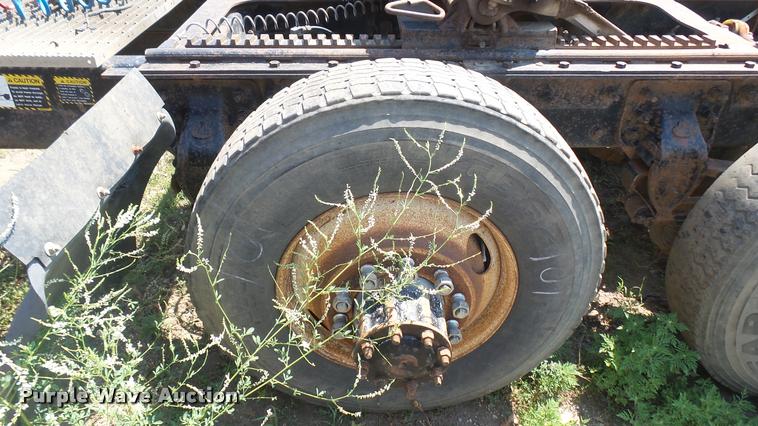 image for item DB3285 1995 Mack CH613 semi truck