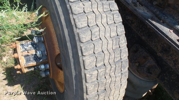 image for item DB3285 1995 Mack CH613 semi truck