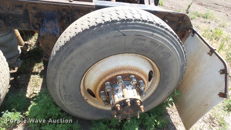 image for item DB3285 1995 Mack CH613 semi truck