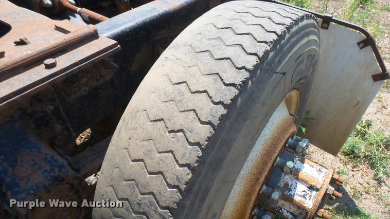 image for item DB3285 1995 Mack CH613 semi truck