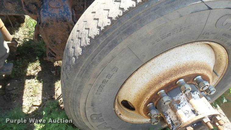 image for item DB3285 1995 Mack CH613 semi truck