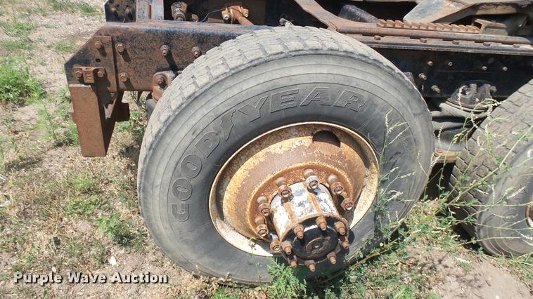 image for item DB3285 1995 Mack CH613 semi truck