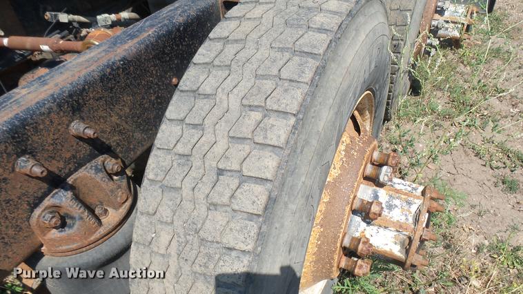 image for item DB3285 1995 Mack CH613 semi truck