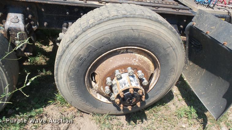 image for item DB3285 1995 Mack CH613 semi truck