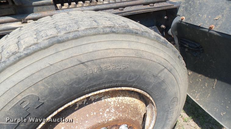 image for item DB3285 1995 Mack CH613 semi truck