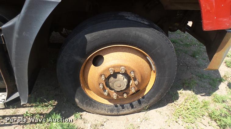 image for item DB3285 1995 Mack CH613 semi truck