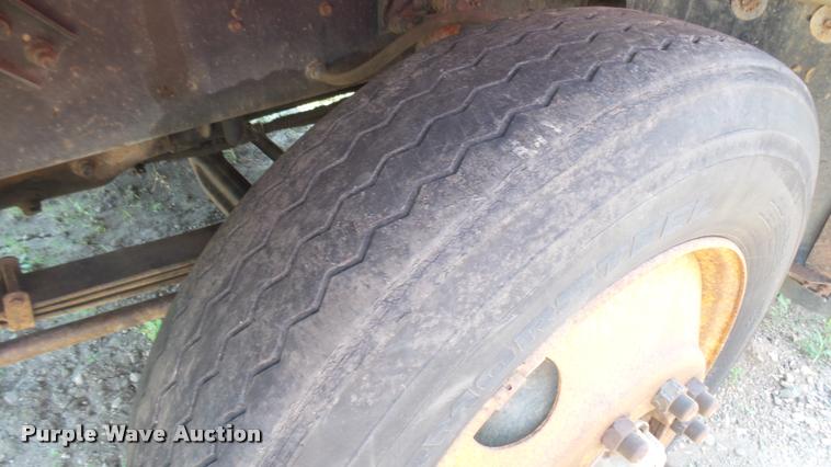 image for item DB3285 1995 Mack CH613 semi truck