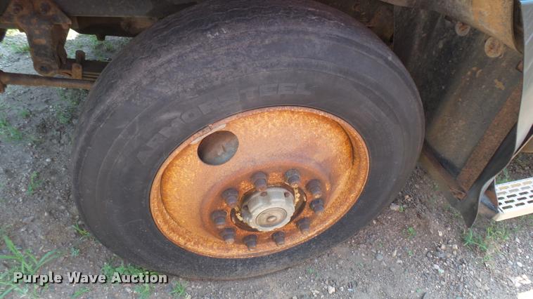 image for item DB3285 1995 Mack CH613 semi truck