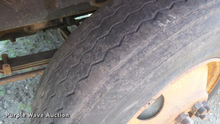 image for item DB3285 1995 Mack CH613 semi truck