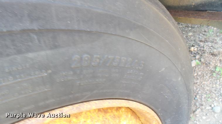 image for item DB3285 1995 Mack CH613 semi truck