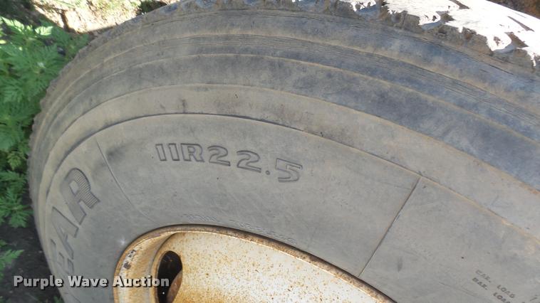 image for item DB3285 1995 Mack CH613 semi truck