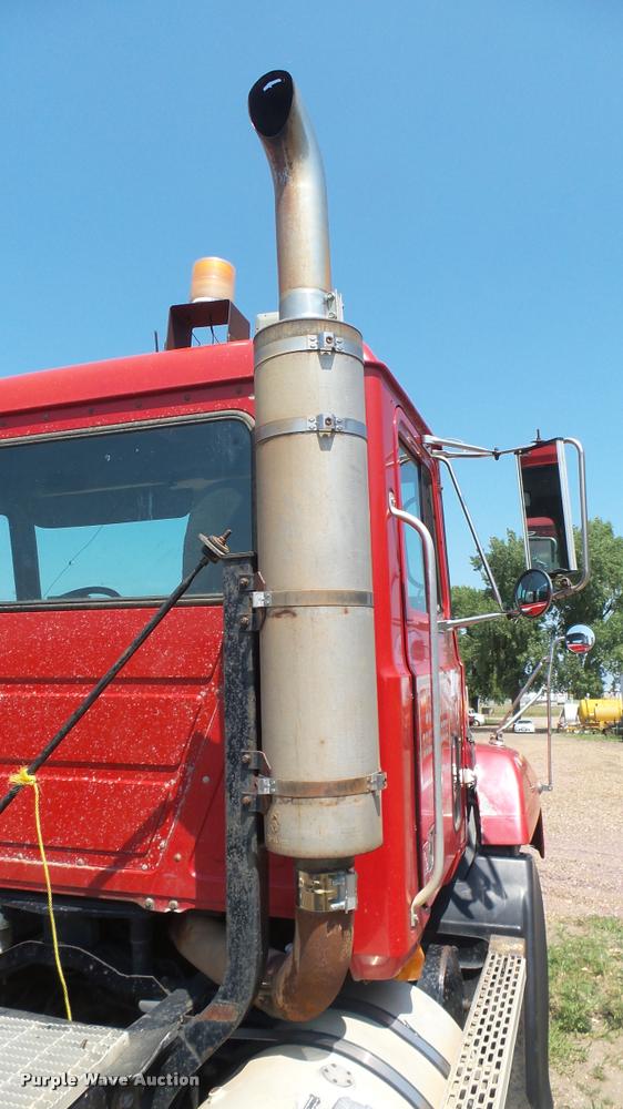 image for item DB3285 1995 Mack CH613 semi truck