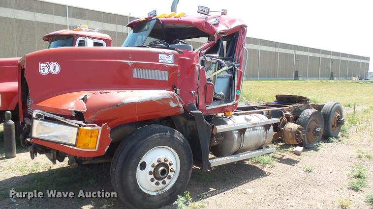 image for item DB3286 1994 Mack CH613 semi truck