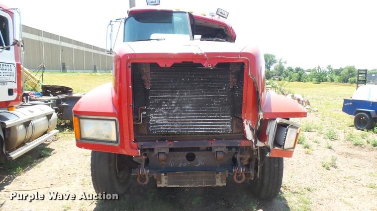 image for item DB3286 1994 Mack CH613 semi truck