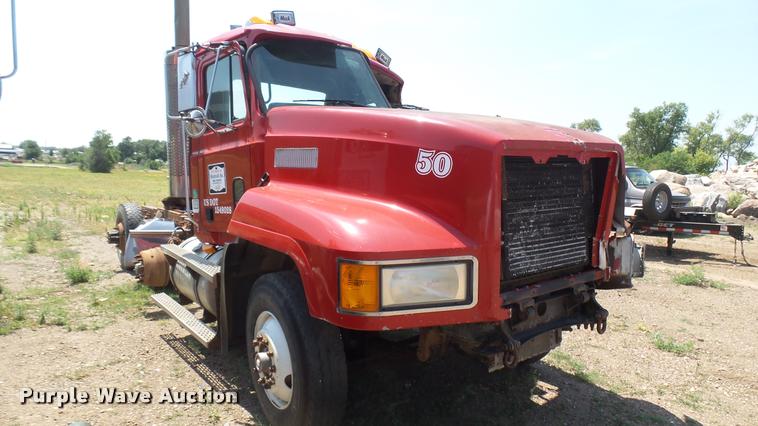 image for item DB3286 1994 Mack CH613 semi truck