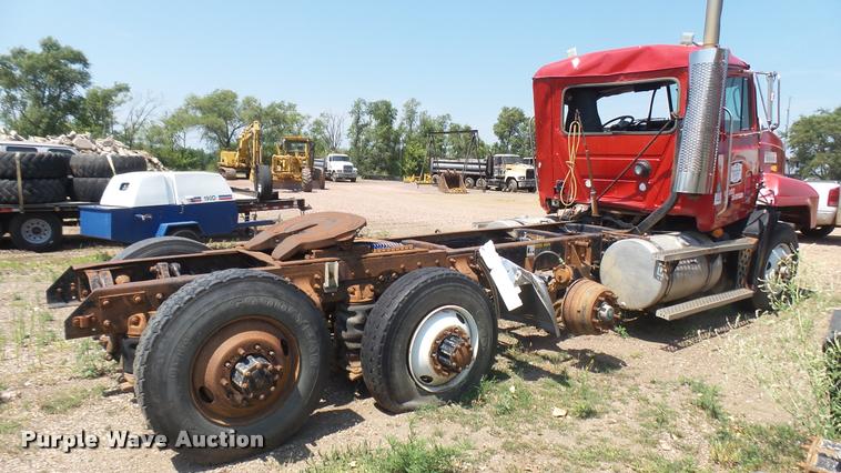 image for item DB3286 1994 Mack CH613 semi truck