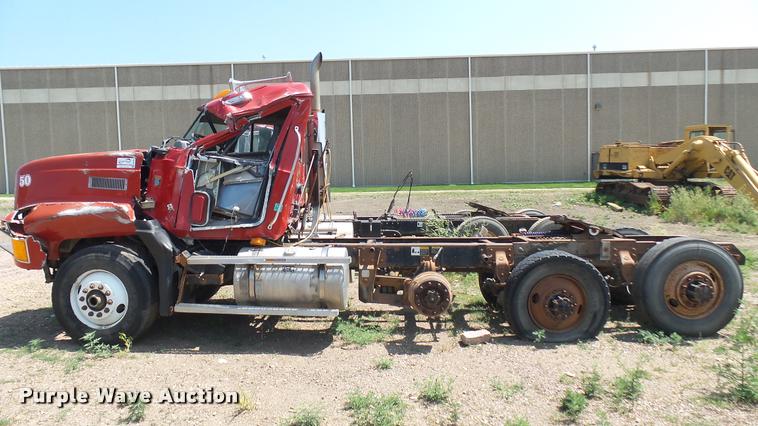 image for item DB3286 1994 Mack CH613 semi truck