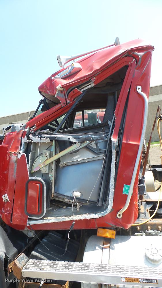 image for item DB3286 1994 Mack CH613 semi truck