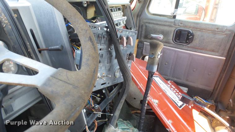 image for item DB3286 1994 Mack CH613 semi truck