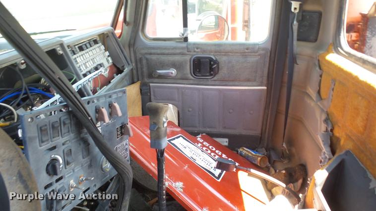 image for item DB3286 1994 Mack CH613 semi truck