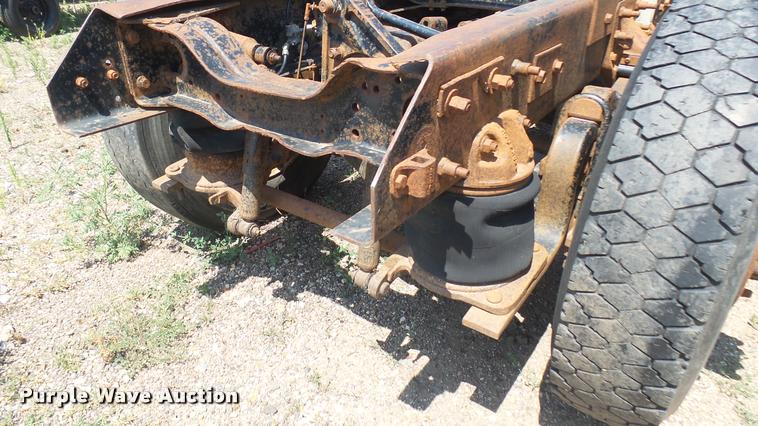 image for item DB3286 1994 Mack CH613 semi truck