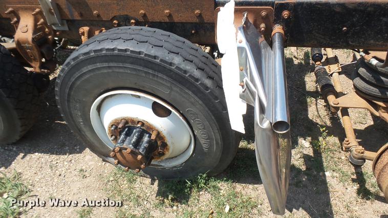 image for item DB3286 1994 Mack CH613 semi truck