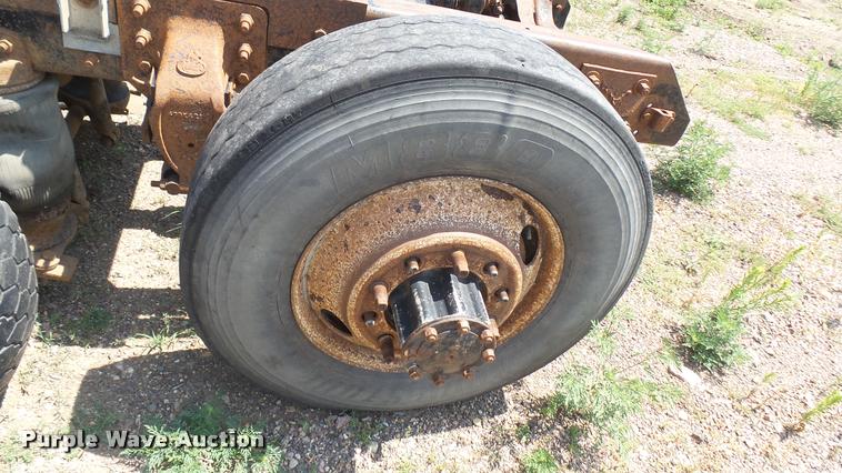 image for item DB3286 1994 Mack CH613 semi truck