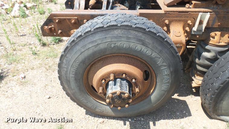 image for item DB3286 1994 Mack CH613 semi truck