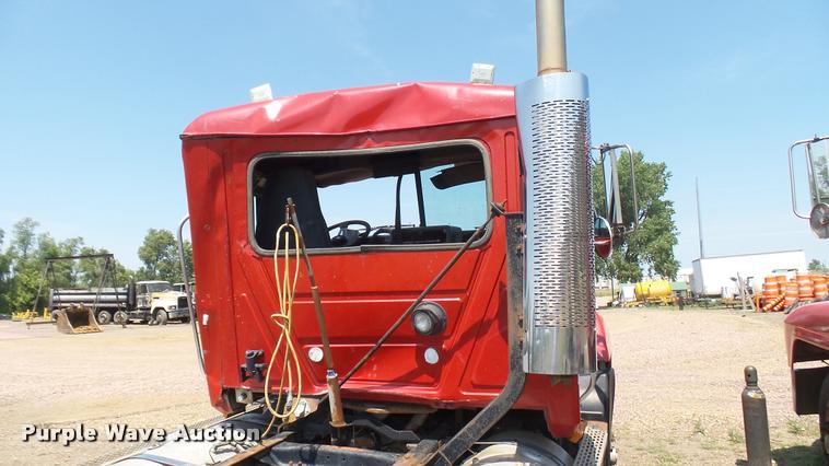 image for item DB3286 1994 Mack CH613 semi truck