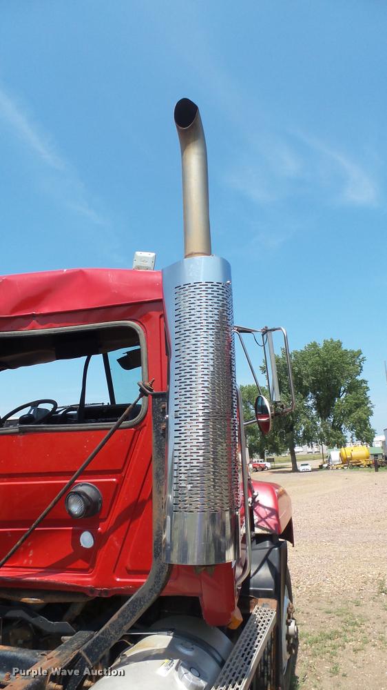 image for item DB3286 1994 Mack CH613 semi truck