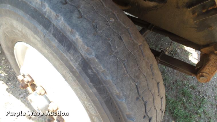 image for item DB3286 1994 Mack CH613 semi truck