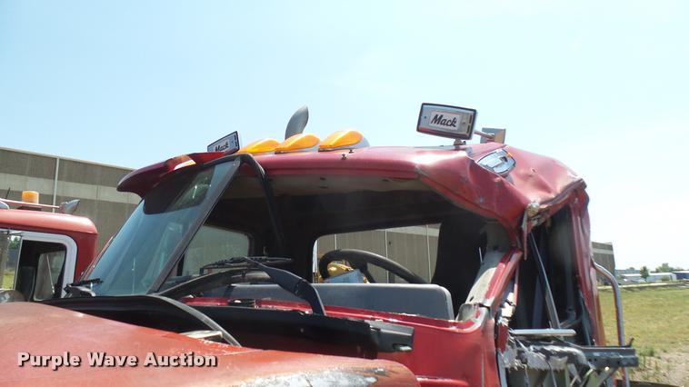 image for item DB3286 1994 Mack CH613 semi truck