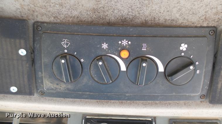 image for item DB3293 1996 International 5230A MFWD tractor