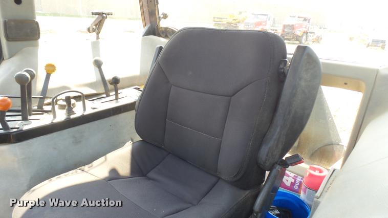 image for item DB3293 1996 International 5230A MFWD tractor