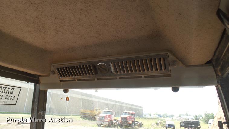 image for item DB3293 1996 International 5230A MFWD tractor