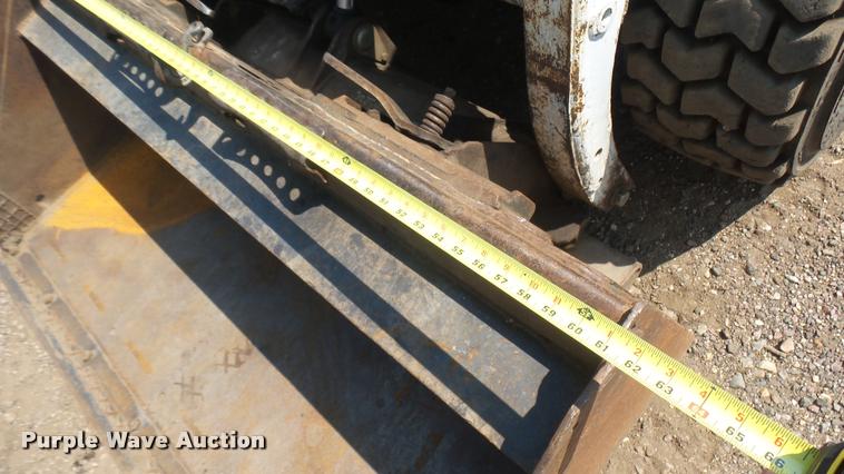 image for item DB3304 1999 Bobcat 773F skid steer