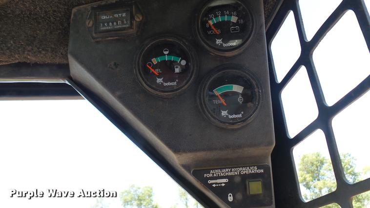 image for item DB3304 1999 Bobcat 773F skid steer