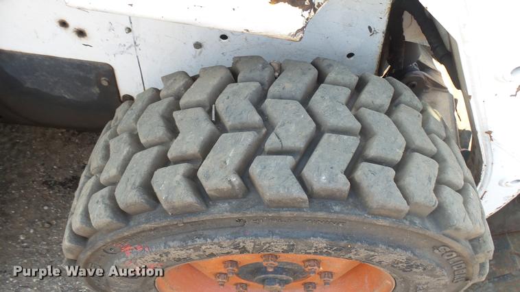 image for item DB3304 1999 Bobcat 773F skid steer