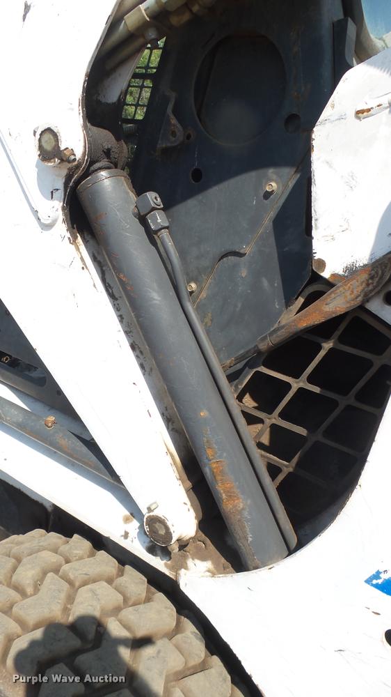 image for item DB3304 1999 Bobcat 773F skid steer