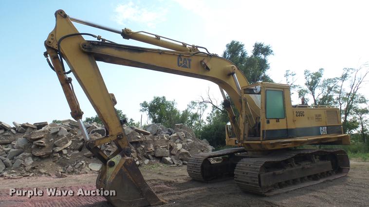image for item DB3307 1990 Caterpillar 235C excavator