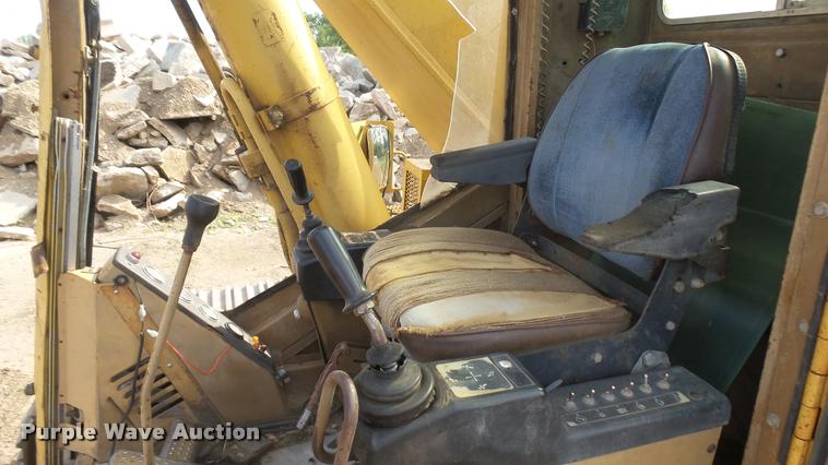image for item DB3307 1990 Caterpillar 235C excavator