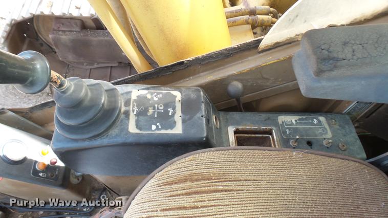 image for item DB3307 1990 Caterpillar 235C excavator
