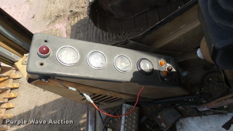 image for item DB3307 1990 Caterpillar 235C excavator